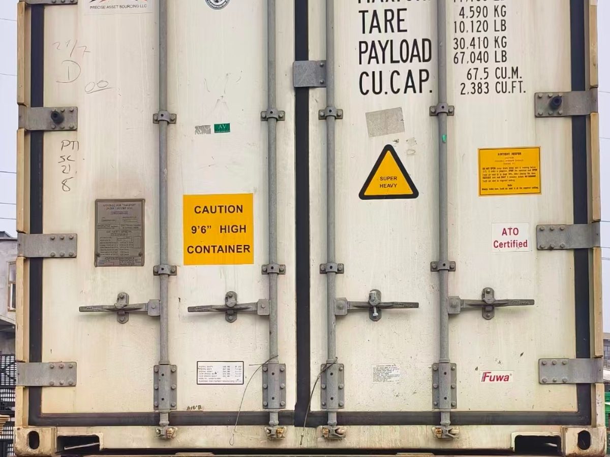 OOCL 45R1 冷藏集装箱实拍，载重铭牌清晰，fresh pear cold chain supply at 0-2°C from China